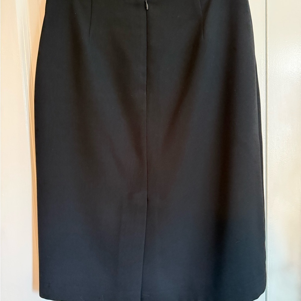 JH Collectibles Charcoal Suit with Floral Button - Picture 5 of 6